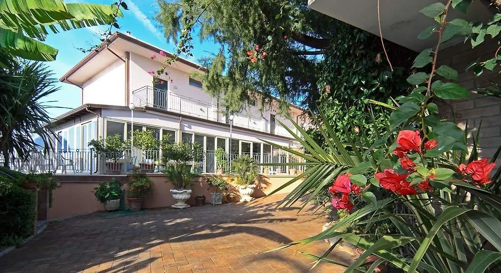 La Chandelle Hotel Massarosa